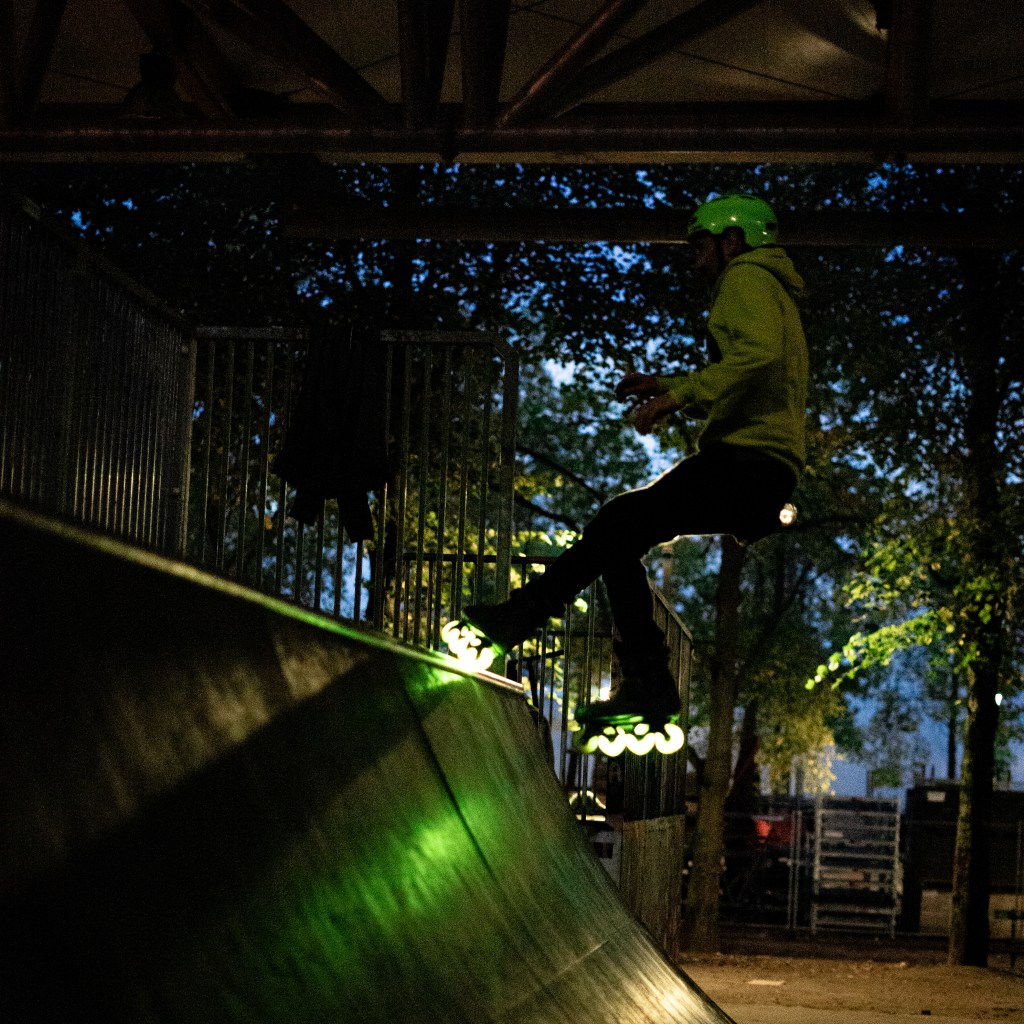 Les riders de tout Paris se donnent rendez-vous au skatepark de Bercy pour s'entraîner © Florence Morel