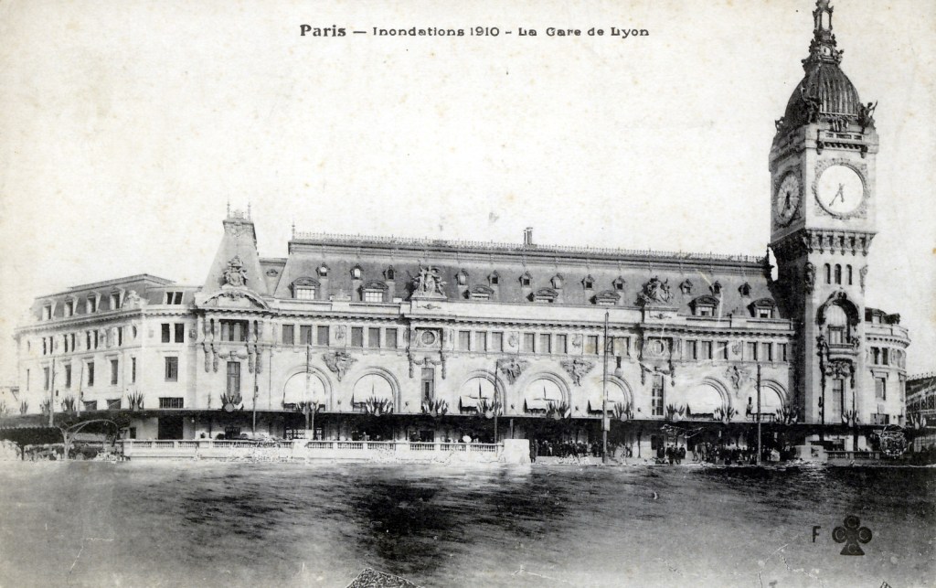 La gare de Lyon pendant la crue de la Seine de 1910