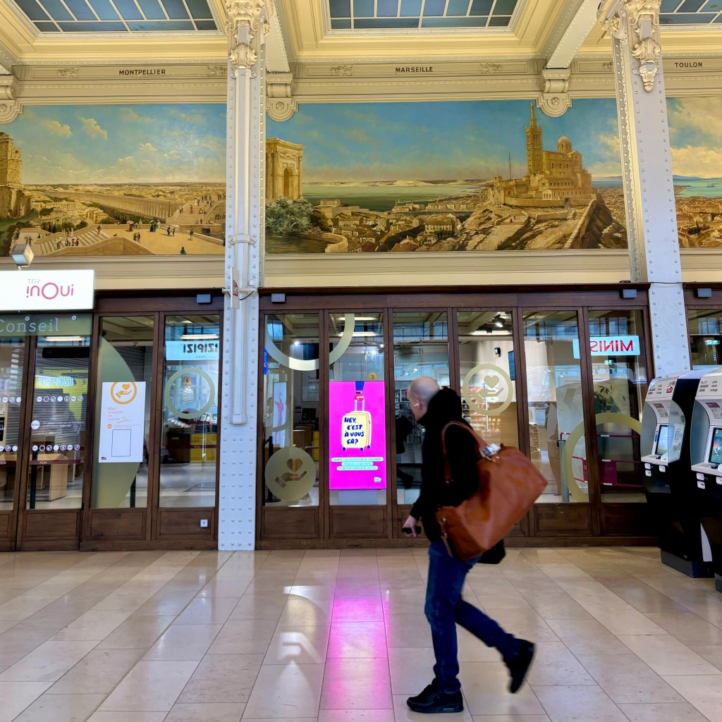 gare de lyon galerie des fresques paris 12