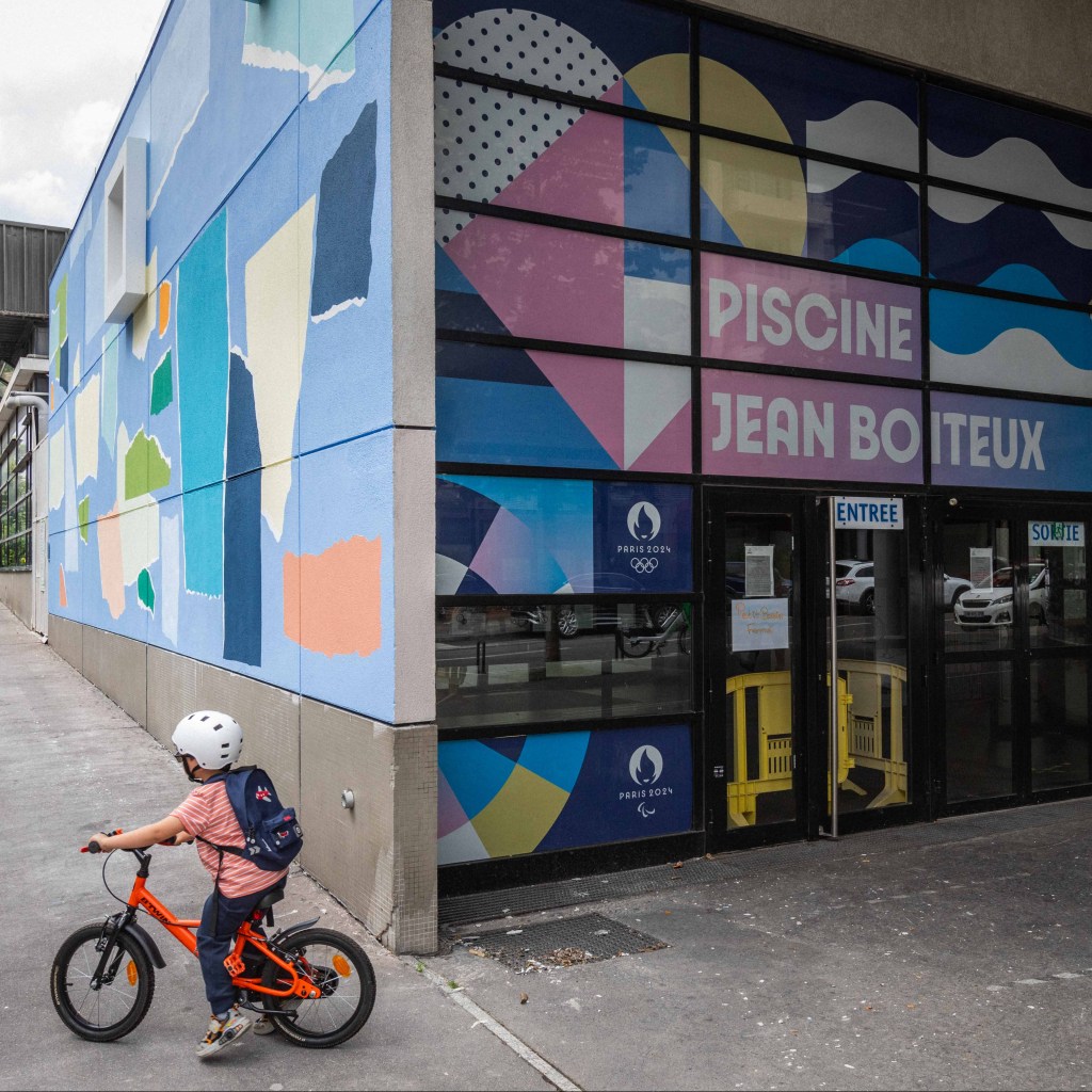 piscine jean boiteux fresque Kahina Loumi